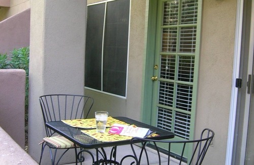 Central Scottsdale Condo | You will love this 1 bedroom condo! Resort like setting close to everything