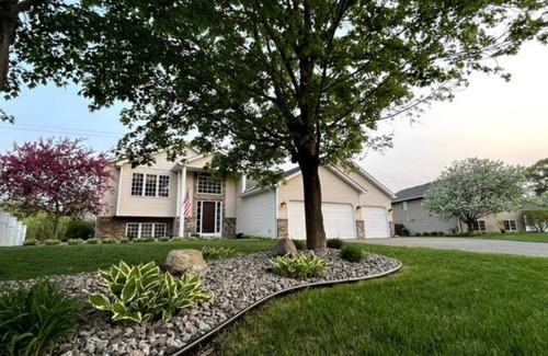 Lino Lakes House | Young Family Equipped Home