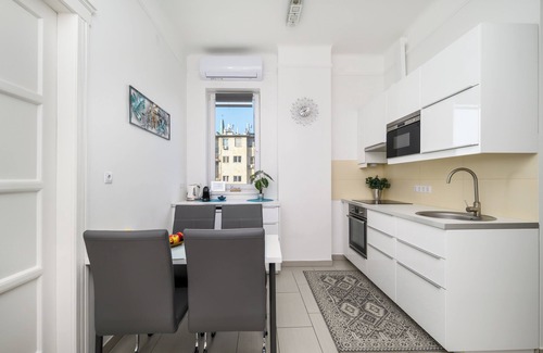 Belso-Ferencvaros Apartment | Your 2 BD HOME away from home