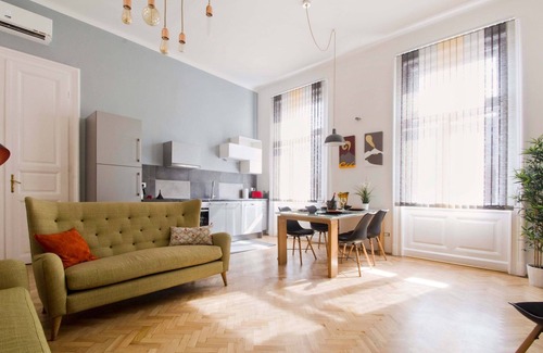 Inner City Budapest Apartment | YOUR 5 STAR HOLIDAYS - SANITATION AND FLEXIBLE REFUND