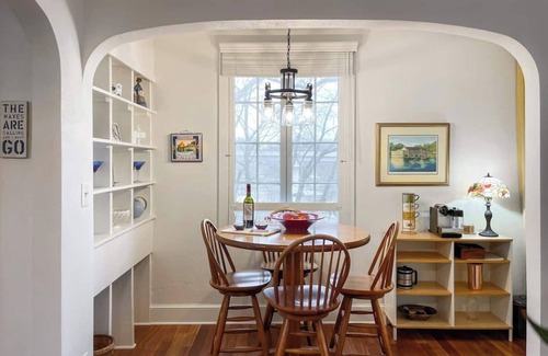 West Annapolis Cottage | Your Annapolis Waterfront retreat - a short walk to Navy Football Home Games
