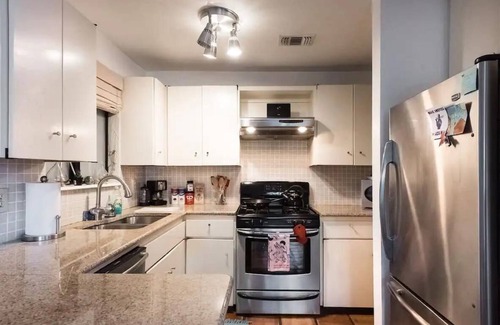 Barton Heights House | Your Barton Springs & Zilker Park Getaway! Walkable! Discover Austin's charm!