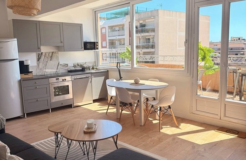 La Californie Apartment | Your BIG Nice Cocoon