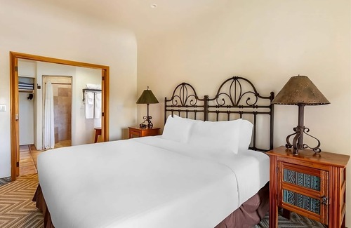 Cave Creek Hotel | Your Cave Creek Paradise! Full Kitchen, Outdoor Pool, Free Parking!