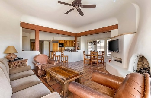 Cave Creek Hotel | Your Cave Creek Paradise! Full Kitchen, Outdoor Pool, Free Parking!