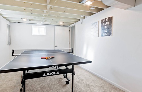 Whitehall House | Your Comfy Contemporary Escape w/Game Room