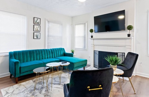 Whitehall House | Your Comfy Contemporary Escape w/Game Room