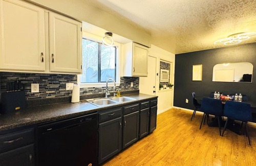 Bloomfield House | Your Cozy Base for Fun Escapes!