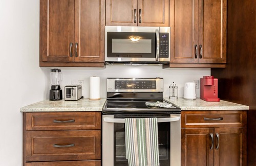 Thorold House | Your Cozy Escape near Niagara Falls