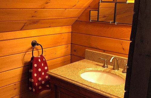 Newport Cottage | Your Escape! 100 acres of trails, lakefront, wildlife, & quiet!