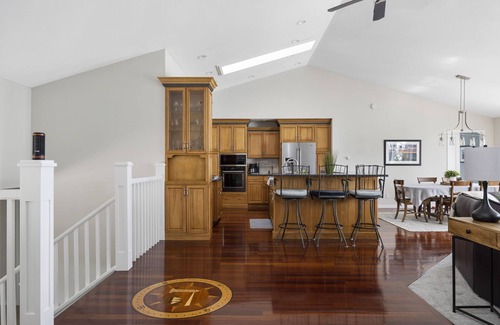 Suttons Bay House | Your eye is caught, and your senses overwhelmed, when you enter The Step Lodge