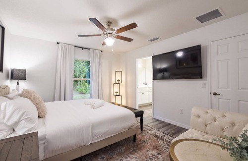 Dunnellon House | Your Family Escape! Sleeps 8, Backyard w/ Firepit