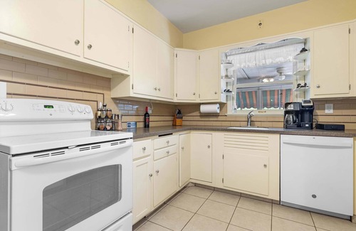 Holcomb House | Your friendly neighborhood Airbnb