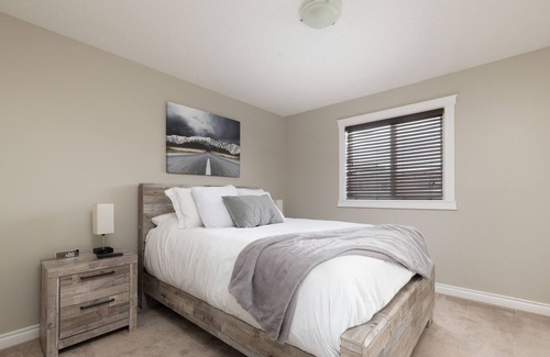 Fort McMurray House | Your Home Away From Home in Timberlea, comfortable and fully equipped