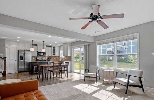 Lake Elmo House | Your Home Away From Home! Cozy & Clean Conveniently Located Townhome!