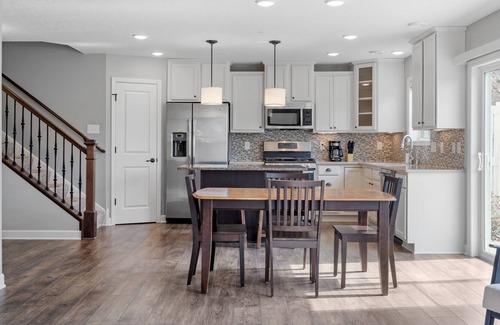 Lake Elmo House | Your Home Away From Home! Cozy & Clean Conveniently Located Townhome!