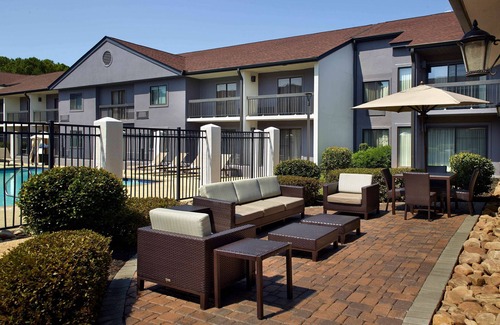 Norcross House | Your Home Away From Home! Pets Allowed, Onsite Swimming Pool, Free Parking