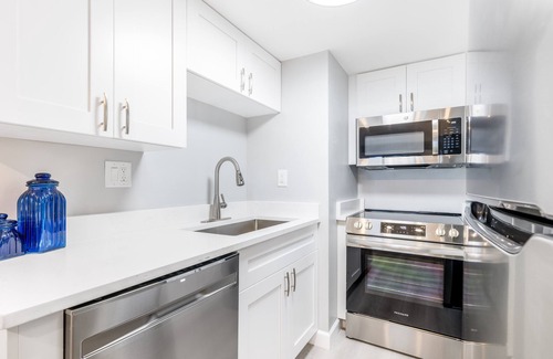 Captiva Apartment | Your Home Away From Home! Restaurant, Free Parking, Kids Pool w/Water Slides