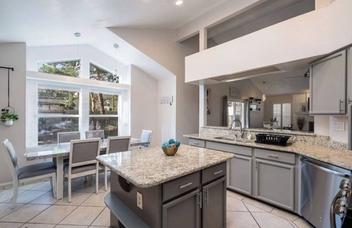 El Paso House | Your "Home away from Home", Modern Oasis In The Desert".