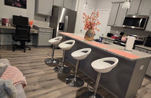 Lovejoy House | Your Home Away from Home – Sleek 3BR Haven Minutes from Vibrant Downtown Atlanta