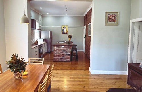 Dubbo House | Your home away from home, in a quiet street in central Dubbo!