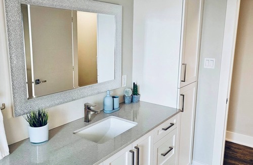 Ottawa Division Apartment | Your Home Away From Home in Ottawa - close to work, schools, hospitals, parks