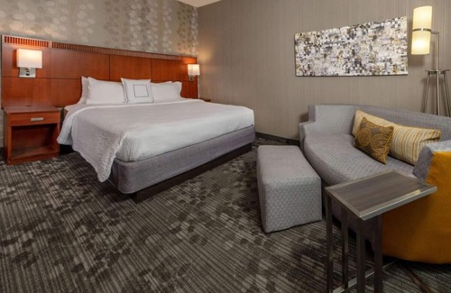 Newark Resort | Your Home Away From Home! Onsite Pool, Free Parking, Pets Allowed