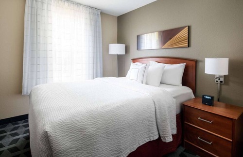 Renton Resort | Your Home Away From Home! 3 Relaxing Units, Near Westfield Southcenter