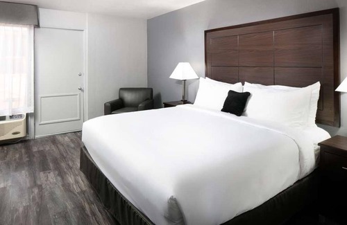 Downtown Tucson Hotel | Your Home Away From Home! Outdoor Pool, Free Parking, Near Arizona Stadium