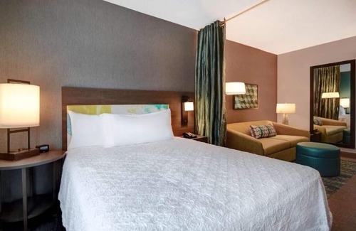 Downtown Tucson Hotel | Your Home Away From Home! Onsite Pool, Kitchen, Free Breakfast, Parking!