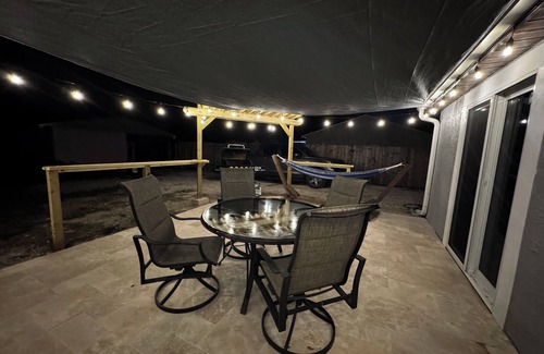 New Port Richey East House | Your home away from home/The perfect place to unwind with family & Friends