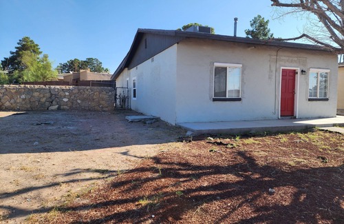 Timberwolf House | Your Home in El Paso [Basset Mall area]
