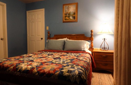 Wetmore House | Your Ideal Getaway Home! Close to UTSA & Six Flags