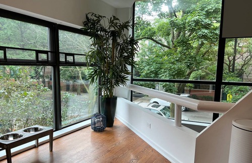 Old Town House | YOUR IDEAL LONG TERM - In the Heart of Lincoln Park w/Patio!