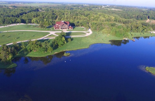 Gallatin House | Your luxurious vacation at this 28k private lodge awaits. Come be amazed.
