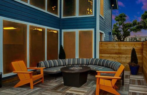 Brentwood Apartment | Your Modern 2B Getaway - W/D, Pool, Prkg - 10min to DTWN
