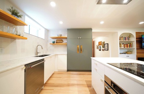 Burnaby House | Your modern Northwest hideaway w/cozy fireplace and spa-like bath