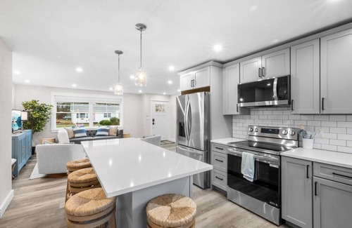 Mystic - New London Apartment | Your Mystic Hilltop Escape: Close Walk to Downtown