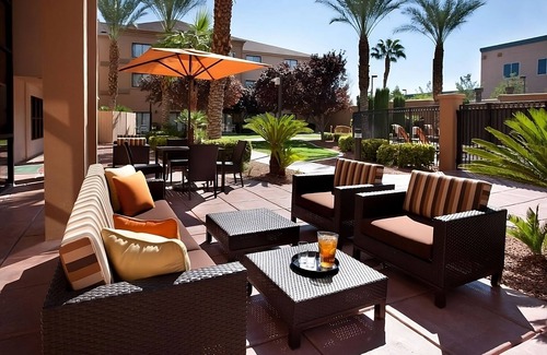 Las Vegas Hotel | Your Oasis in the Heart of Summerlin! 2 Comfortable Rooms! Outdoor Pool!