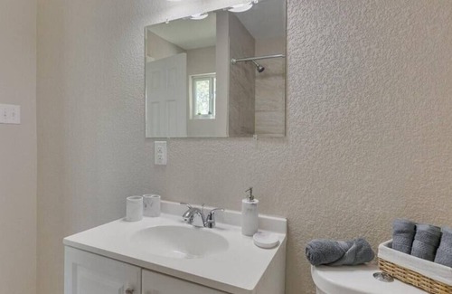 Dallas House | Your One of a kind Oasis Getaway