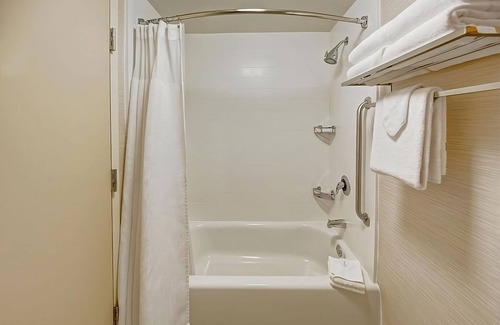 Florida Center Hotel | Your Orlando Adventure Starts Here! 2 Spacious Units, Swimming Pool