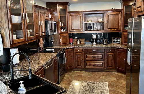 Canton House | Your own lake house less than a mile from Canton Trade Days