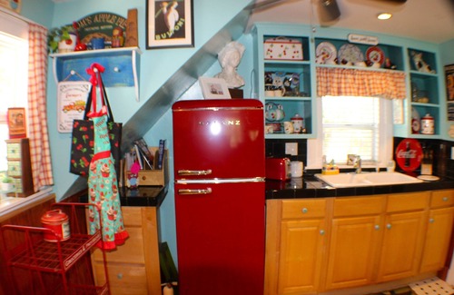 Historic District House | "Your Own Private Resort" at 9 Oaks!