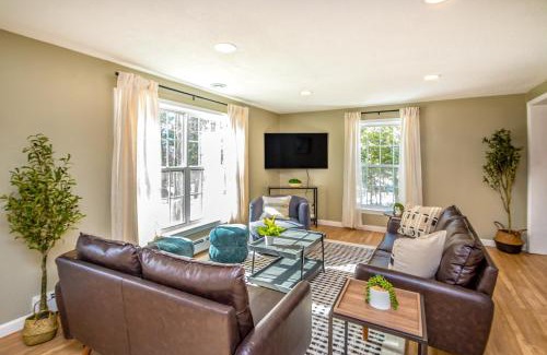 North Conway House | Your Perfect Blend of Views, Hot Tub, and Fun! home