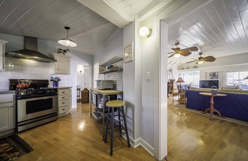 Laguna Beach Cottage | Your perfect short escape: surf, sand and a charming iconic beach cottage.