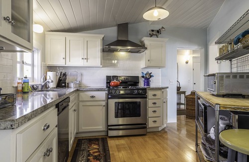 Laguna Beach Cottage | Your perfect short escape: surf, sand and a charming iconic beach cottage.