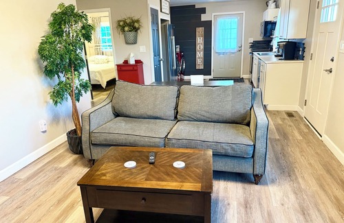 Hickory Apartment | Your Private Country Base | Relax & Reboot-Country Bumpkin