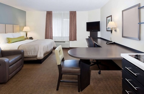 Southfield Hotel | Your Relaxing Getaway Awaits! Family-friendly Room w/Kitchen, Free Parking