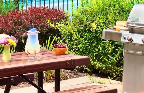 Highland Hills House | Your Relaxing Getaway Awaits! Free Parking, Pets are Welcome