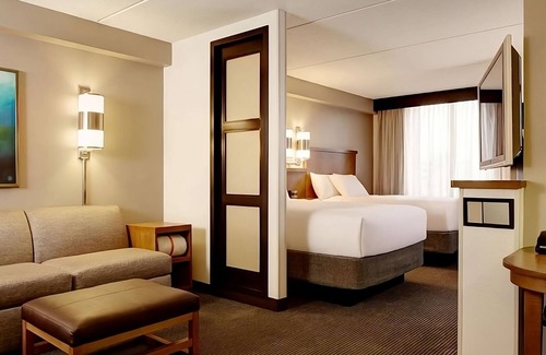 Gwinnett Place Hotel | Your Relaxing Getaway Awaits! 3 Great Units! Near Pirate’s Cove Adventure Golf!